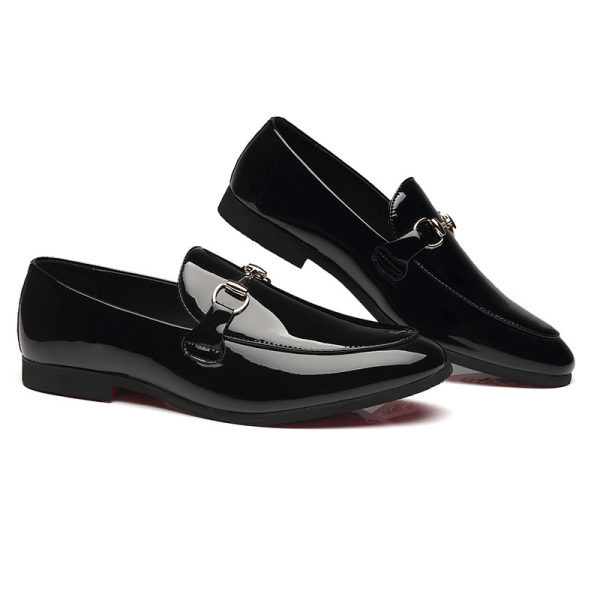 Elegáns férfi cipő fém elemmel