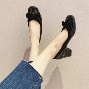 Γυναικεία casual παπούτσια από οικολογικό δέρμα με χοντρό τακούνι και κορδέλα