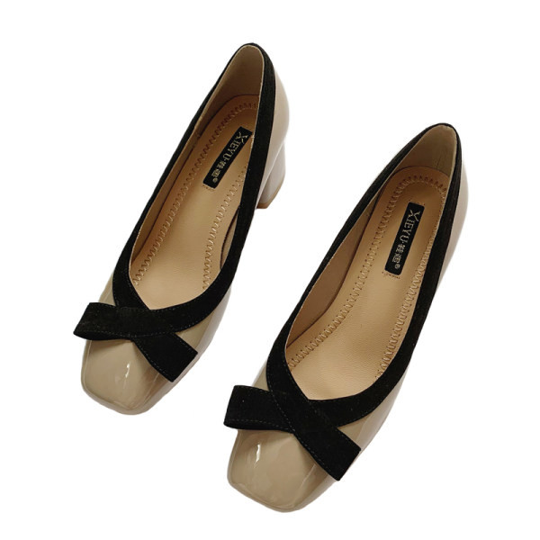 Női alkalmi cipő eko bőrből, vastag sarokkal és szalaggal