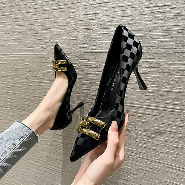 Augsti sieviešu apavi no eko ādas ar apdruku un metāla elementiem