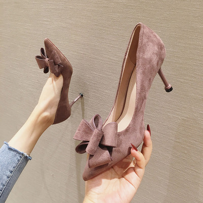 Női cipő öko velúrból, magas sarkú szalaggal