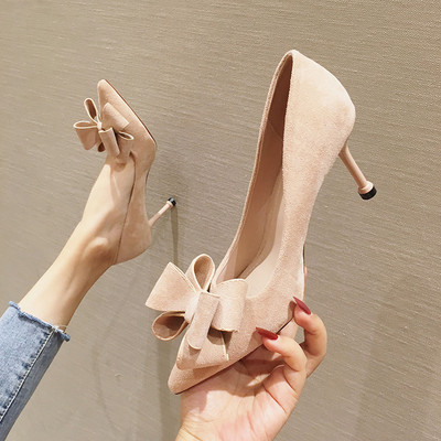 Női cipő öko velúrból, magas sarkú szalaggal