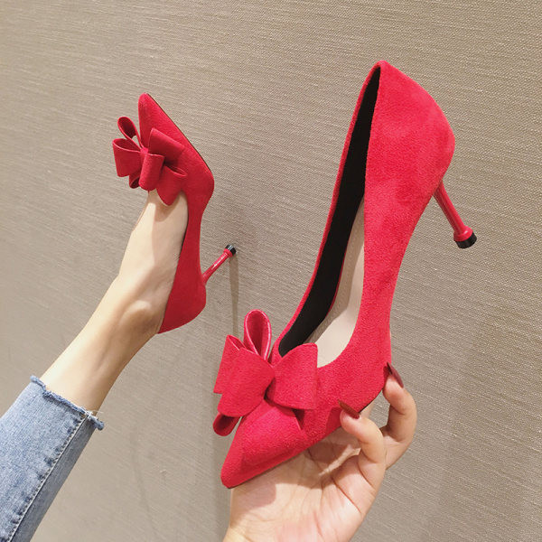 Női cipő öko velúrból, magas sarkú szalaggal