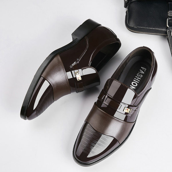 Mūsdienīgi vīriešu apavi ar metāla elementu