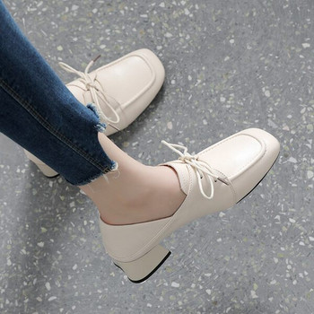 Дамски обувки с връзки и ток 