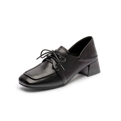 Sieviešu kurpes ar šņorēm un papēžiem