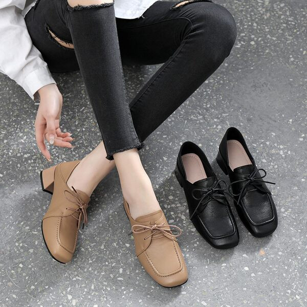 Sieviešu kurpes ar šņorēm un papēžiem