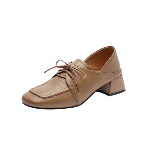 Sieviešu kurpes ar šņorēm un papēžiem