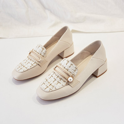 Ženske moderne cipele na visoku četvrtastu petu 3,5cm i bisernim ukrasom