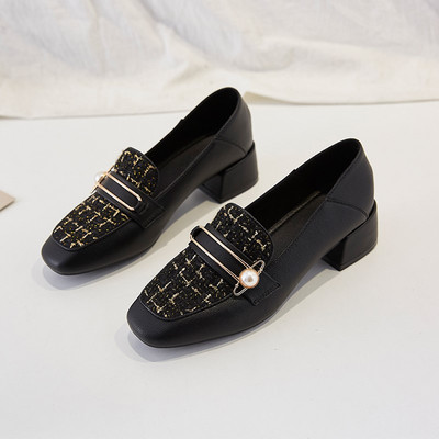 Ženske moderne cipele na visoku četvrtastu petu 3,5cm i bisernim ukrasom