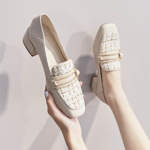 Ženske moderne cipele na visoku četvrtastu petu 3,5cm i bisernim ukrasom