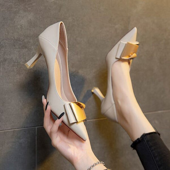 Елегантни дамски обувки с  квадратна катарама 