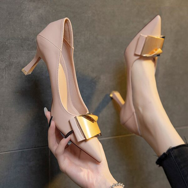 Eleganti sieviešu apavi ar kvadrātveida sprādzi
