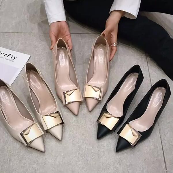 Eleganti sieviešu apavi ar kvadrātveida sprādzi