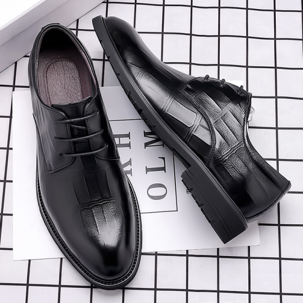 Modes vīriešu ādas apavi ar šņorēm - noapaļots modelis