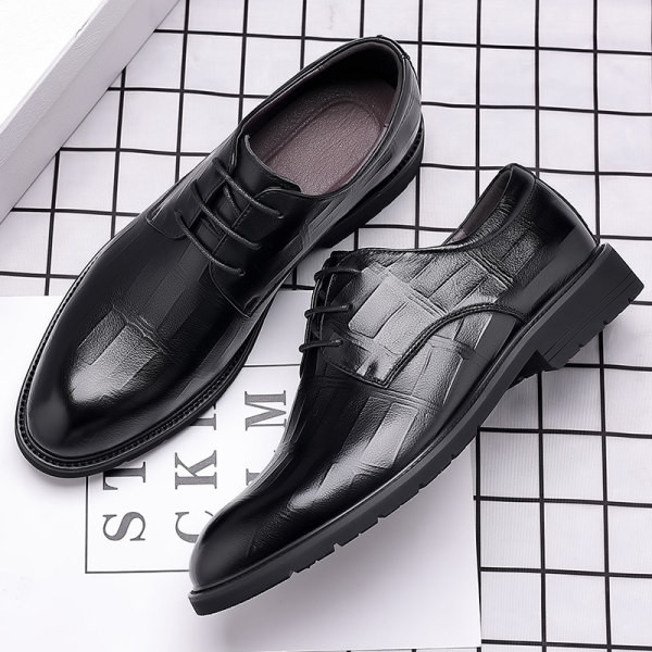 Modes vīriešu ādas apavi ar šņorēm - noapaļots modelis