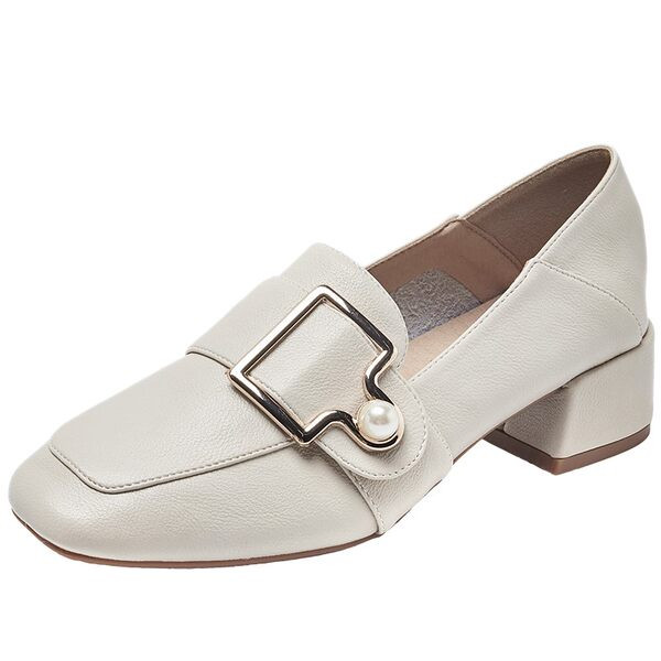 Δερμάτινα γυναικεία παπούτσια με ψηλό τετράγωνο τακούνι 4cm και μεταλλική αγκράφα