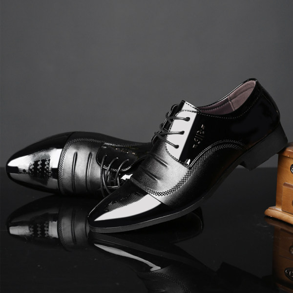 Νέο μοντέλο μυτερά ανδρικά παπούτσια με κορδόνια