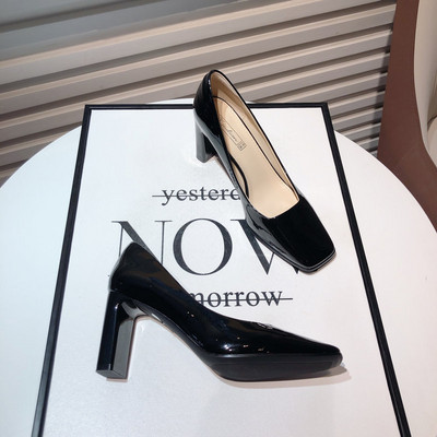 Sieviešu kurpes ar papēžiem trīs krāsās