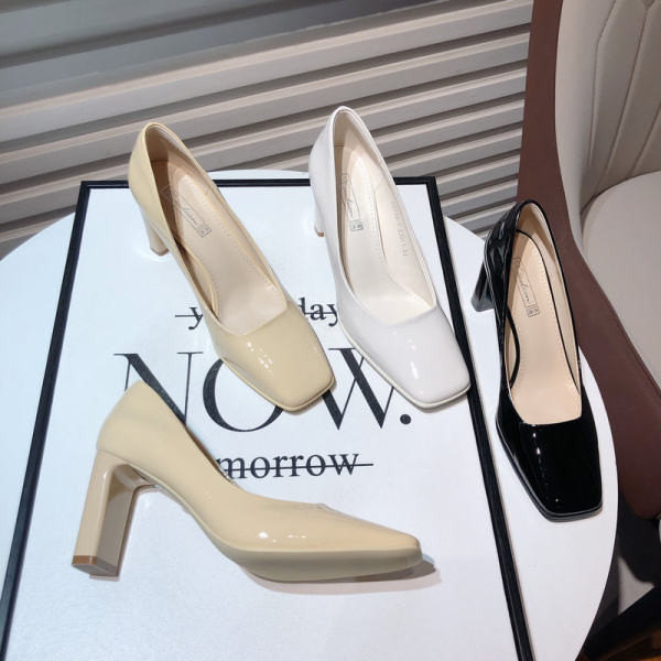 Sieviešu kurpes ar papēžiem trīs krāsās