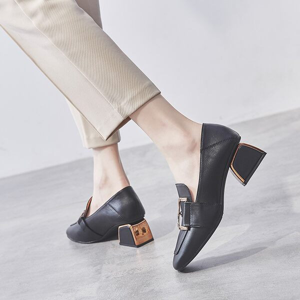 Sieviešu eko ādas apavi ar metāla sprādzi