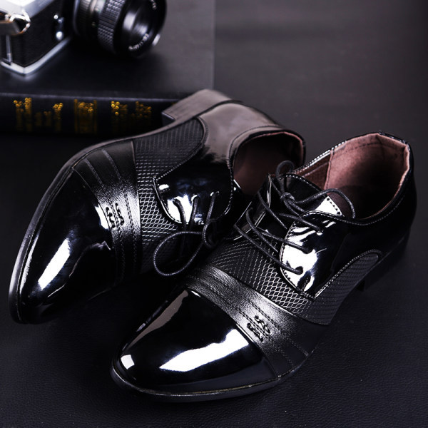 Elegants vīriešu apavu modelis no eko ādas ar šņorēm