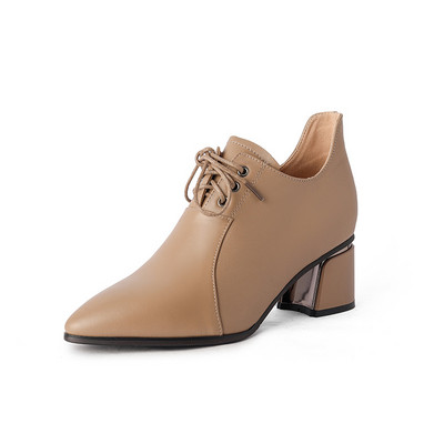 Γυναικεία μυτερά παπούτσια με κορδόνια