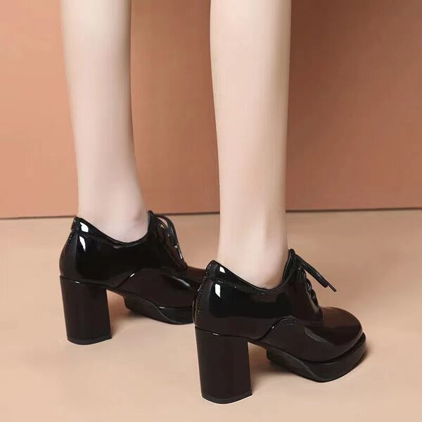 Ženske cipele od eko kože sa debelom petom i vezicama