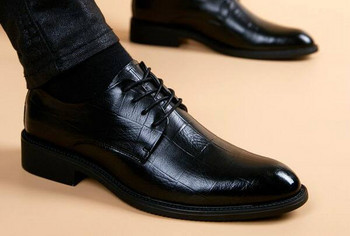 Επίσημα παπούτσια με μυτερή μύτη με κορδόνια αρκετά μοντέλα για άνδρες