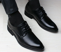 Νέο μοντέλο ανδρικών δερμάτινων παπουτσιών με κορδόνια σε μαύρο χρώμα