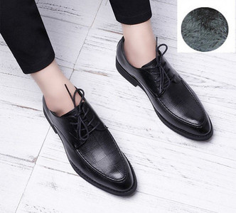 Νέο μοντέλο ανδρικών δερμάτινων παπουτσιών με κορδόνια σε μαύρο χρώμα