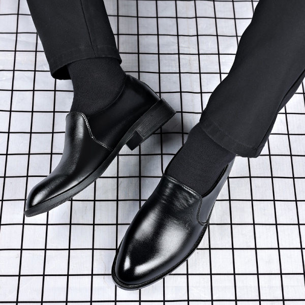 Vīriešu ādas apavi - tīrs modelis