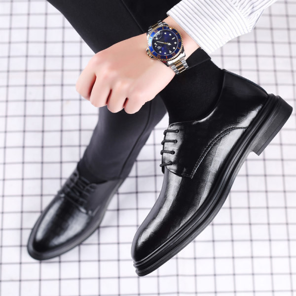 Ādas melnas vīriešu apavi