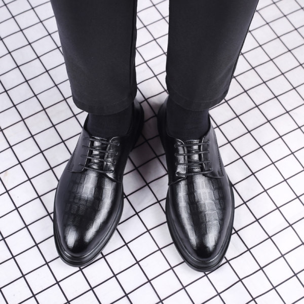 Ādas melnas vīriešu apavi