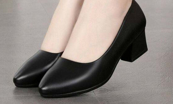 Γυναικεία παπούτσια από οικολογικό δέρμα καθαρό μοντέλο με τακούνι