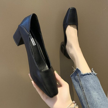 Нов модел дамски кожени обувки с квадратен 4.5см ток