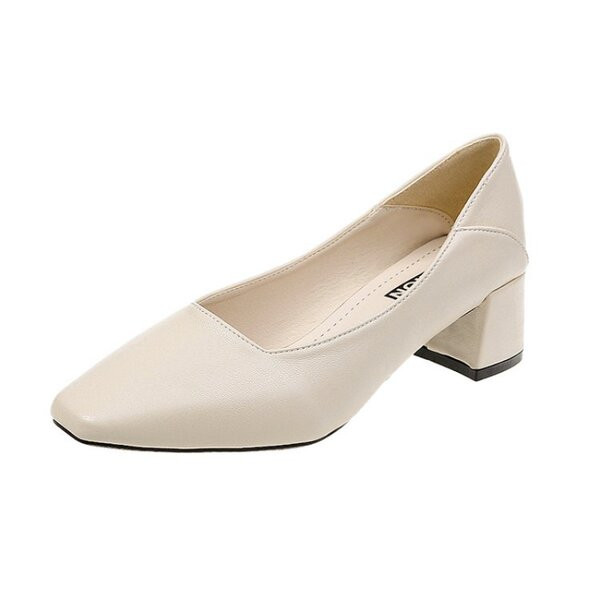 Női bőrcipő új modellje, négyzet alakú 4,5 cm-es sarokkal