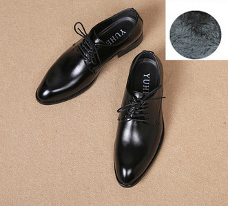 Čiste svečane cipele od eko kože