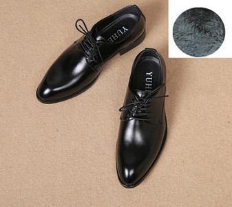 Čiste svečane cipele od eko kože