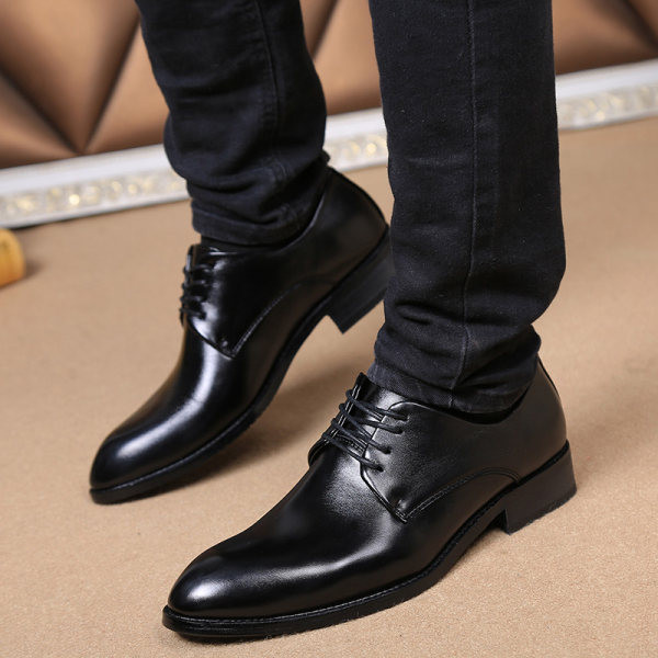 Čiste svečane cipele od eko kože