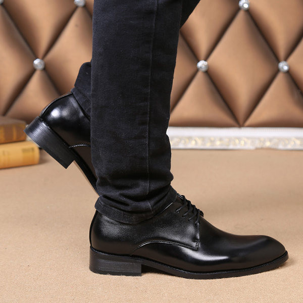 Čiste svečane cipele od eko kože