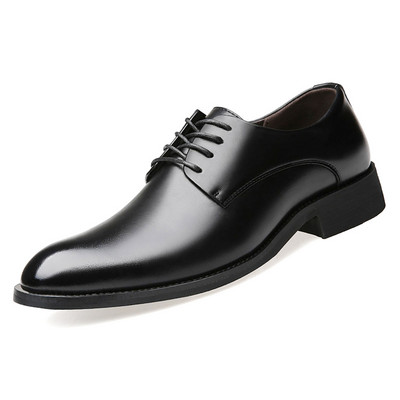 Čisti model muških cipela na vezanje na špic