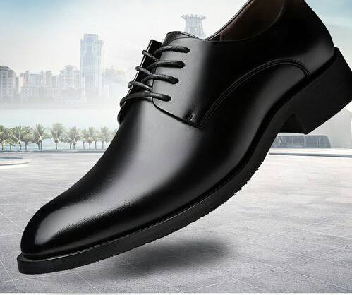 Čisti model muških cipela na vezanje na špic