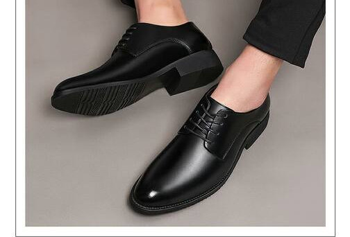 Čisti model muških cipela na vezanje na špic