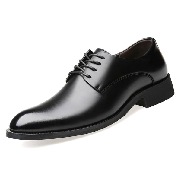 Čisti model muških cipela na vezanje na špic