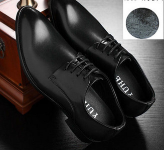 Novi model muških cipela sa pertlama u crnoj boji