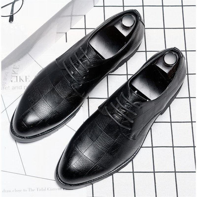 Novi model muških cipela sa pertlama u crnoj boji