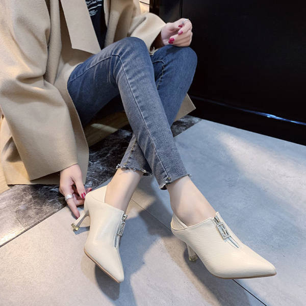 Γυναικεία παπούτσια με φερμουάρ και λεπτό τακούνι