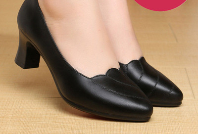 Дамски обувки - изчистен модел