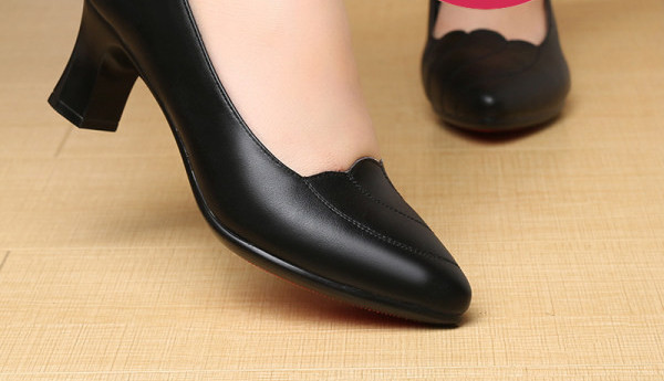 Дамски обувки - изчистен модел 